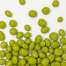 Cargar imagen en el visor de la galería, Arándano cubierto de chocolate blanco y matcha.
