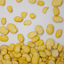 Cargar imagen en el visor de la galería, Haba pelada en forma de riñón y de color amarillo.
